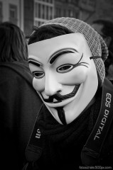 mężczyzna w masce anonymous